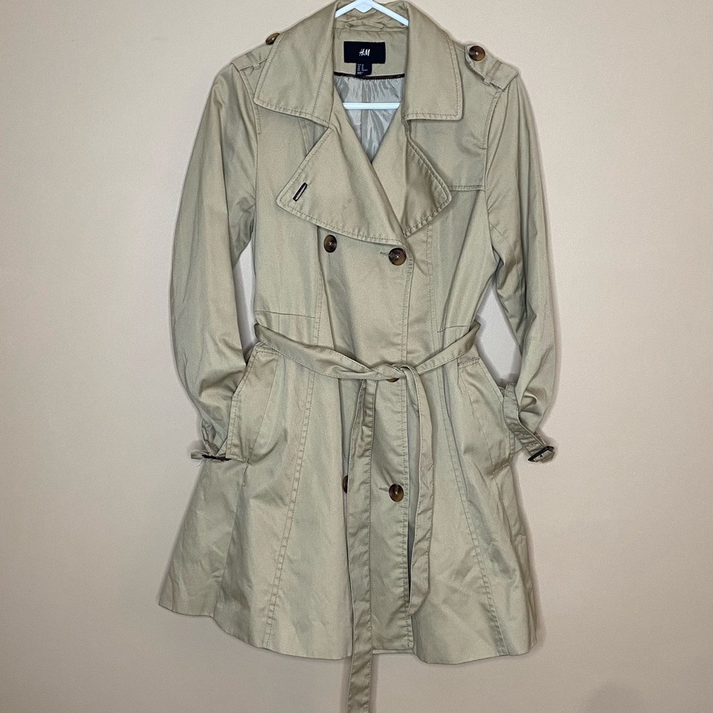 Tan H&M trench coat 🧥